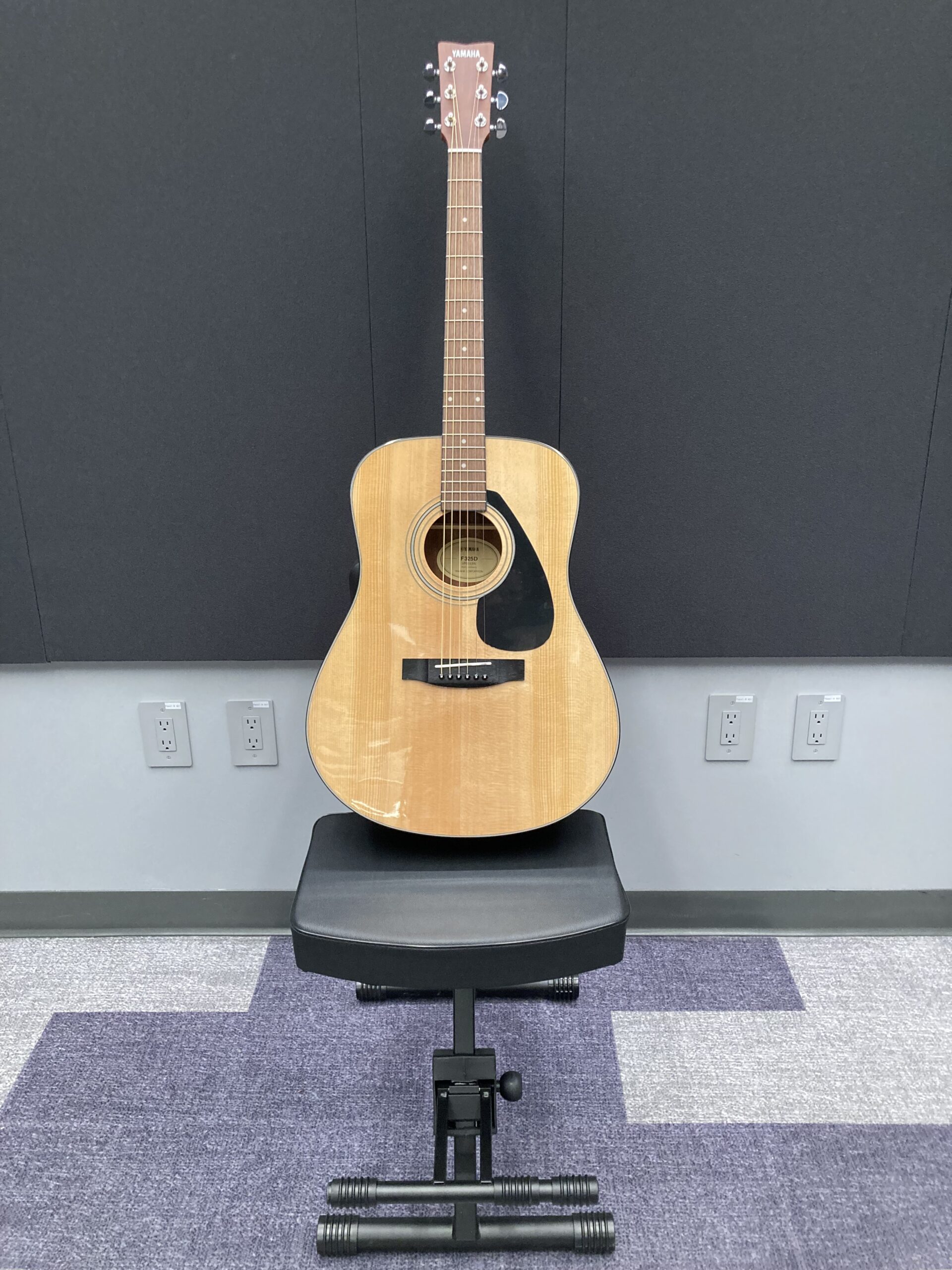 Acoustic Guitar - Yamaha Dreadnought F325D
